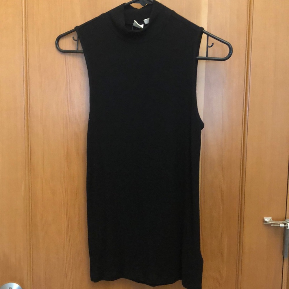 GAP Sleeveless Mockneck Sweater Top